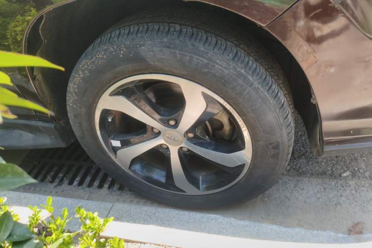 Used BYD S7 2015 2.0T Automatic Prestige Model Right Front Wheel Hub