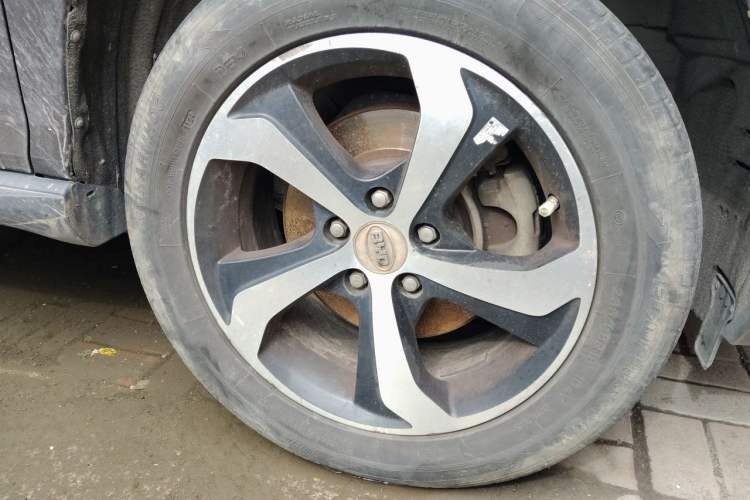 Used BYD S7 2015 2.0T Upgraded Automatic Luxury Version Right Front Wheel Hub