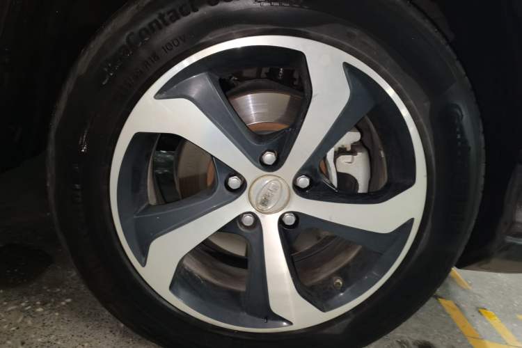 Used BYD S7 2015 2.0T Upgraded Automatic Luxury Version Right Front Wheel Hub