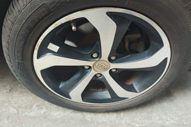 Used BYD S7 2015 2.0T Automatic Flagship Edition Right Front Wheel Hub