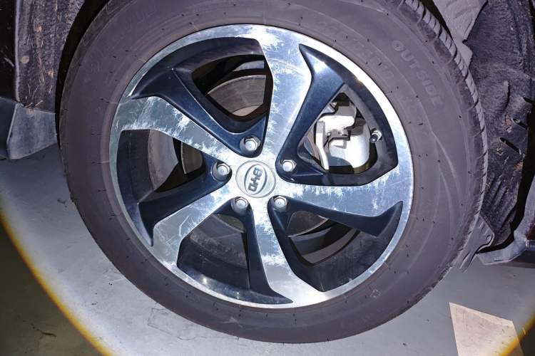 Used BYD S7 2015 2.0T Automatic Prestige Model Right Front Wheel Hub
