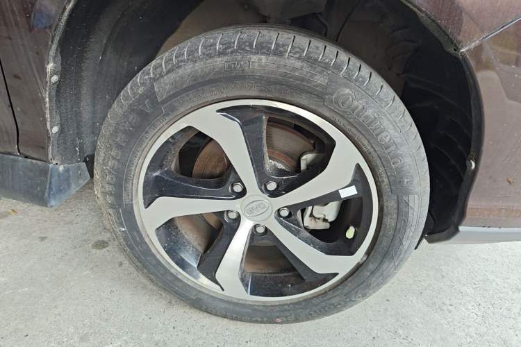 Used BYD S7 2015 2.0T Automatic Flagship Edition Right Front Wheel Hub