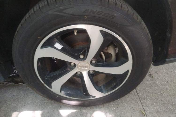 Used BYD S7 2015 2.0T Automatic Prestige Model Right Front Wheel Hub