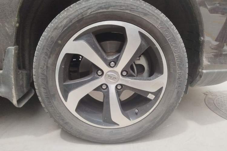 Used BYD S7 2015 2.0T Upgraded Automatic Flagship Version Right Front Wheel Hub