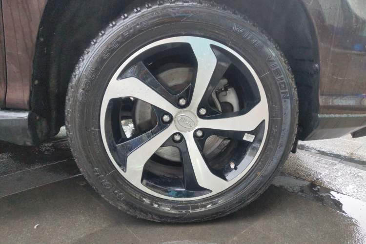 Used BYD S7 2015 2.0T Upgraded Automatic Luxury Version Right Front Wheel Hub