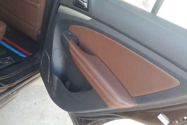 Used BYD S7 2015 2.0T Upgraded Automatic Luxury Version Right Rear Door Interior
