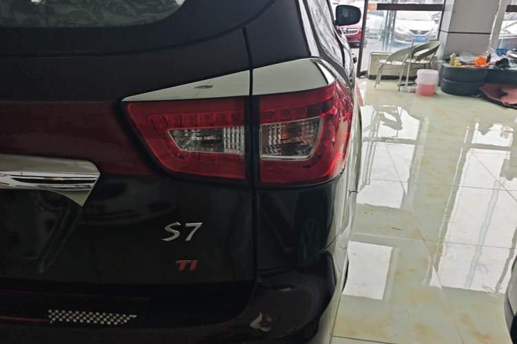 Used BYD S7 2015 1.5T Upgraded Manual Luxury Model Right Rear Taillight