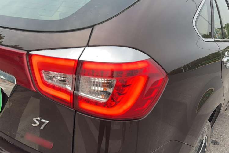 Used BYD S7 2015 2.0T Upgraded Automatic Luxury Version Right Rear Taillight