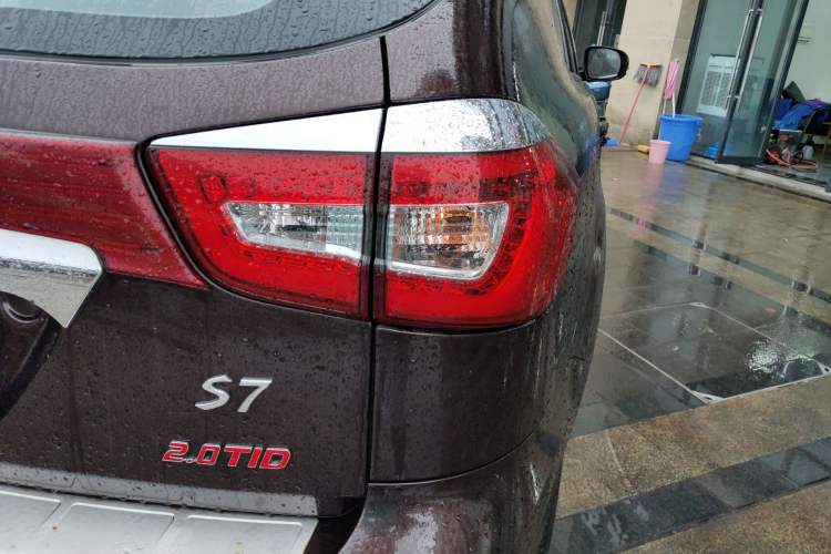 Used BYD S7 2015 2.0T Upgraded Automatic Luxury Version Right Rear Taillight
