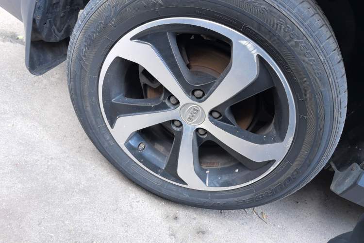 Used BYD S7 2015 2.0T Upgraded Automatic Flagship Version Right Rear Wheel Hub