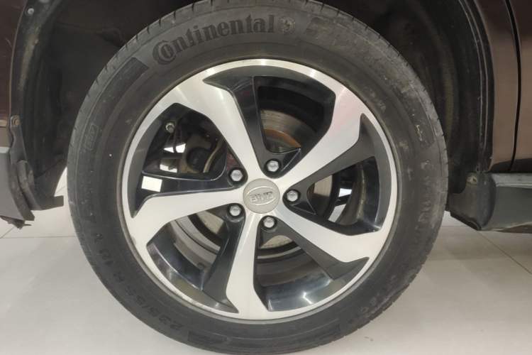 Used BYD S7 2015 2.0T Automatic Flagship Edition Right Rear Wheel Hub