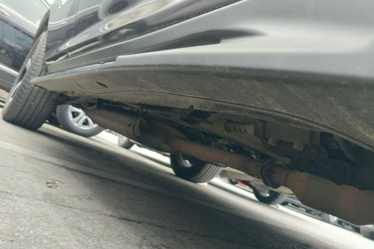 Used BYD S7 2015 2.0T Upgraded Automatic Luxury Version Right Side Sill