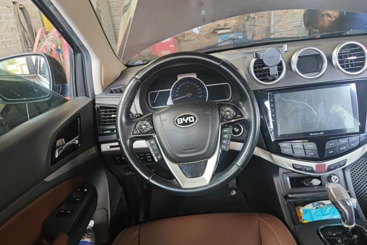 Used BYD S7 2015 2.0T Upgraded Automatic Luxury Version Steering Wheel