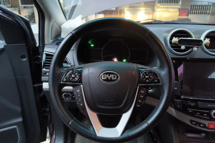 Used BYD S7 2015 2.0T Upgraded Automatic Luxury Version Steering Wheel