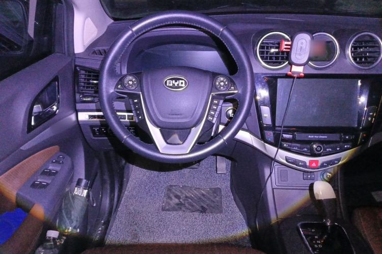 Used BYD S7 2015 2.0T Upgraded Automatic Flagship Version Steering Wheel