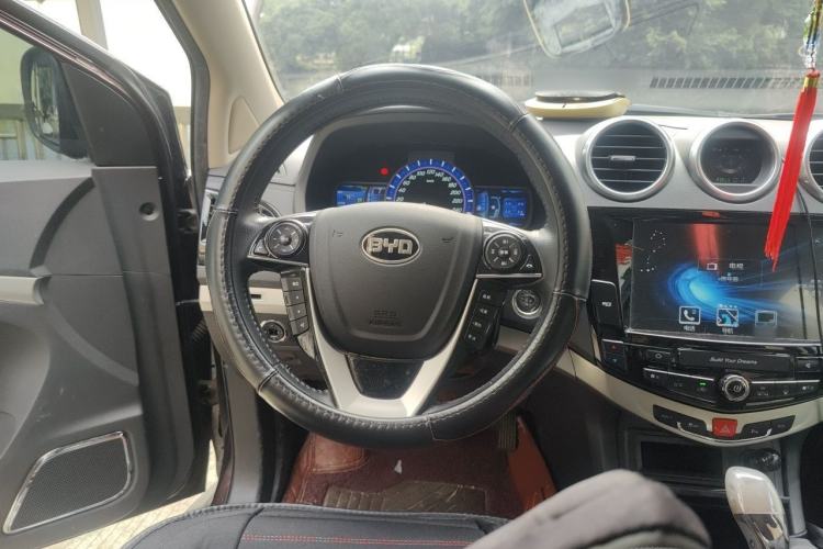 Used BYD S7 2015 2.0T Upgraded Automatic Luxury Version Steering Wheel