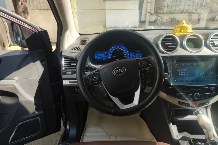 Used BYD S7 2015 2.0T Upgraded Automatic Luxury Version Steering Wheel
