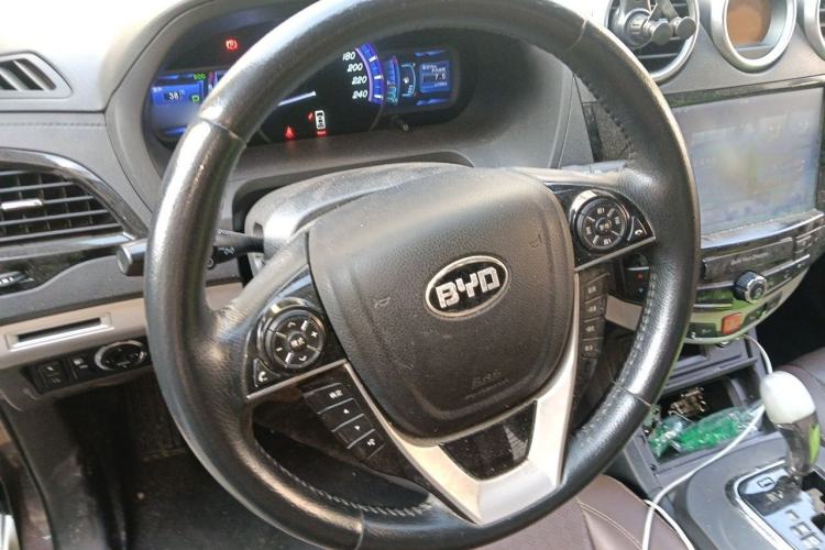 Used BYD S7 2015 2.0T Upgraded Automatic Luxury Version Steering Wheel