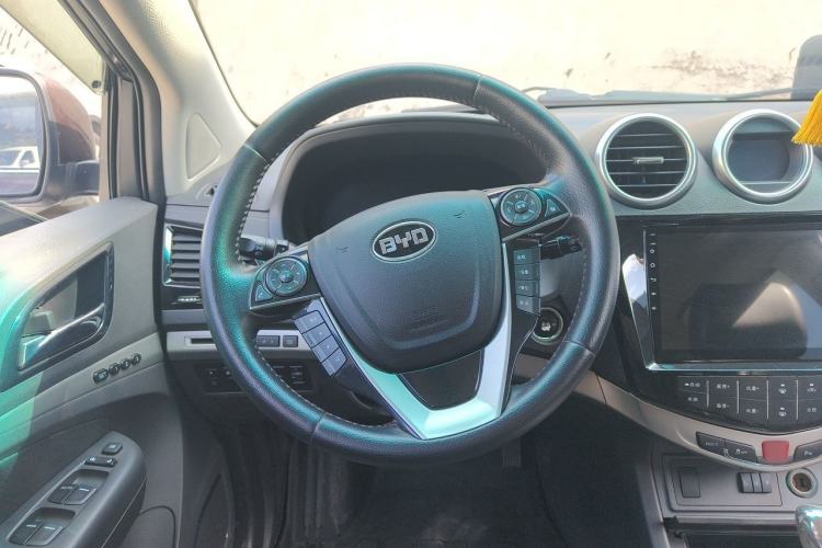 Used BYD S7 2015 2.0T Automatic Flagship Edition Steering Wheel