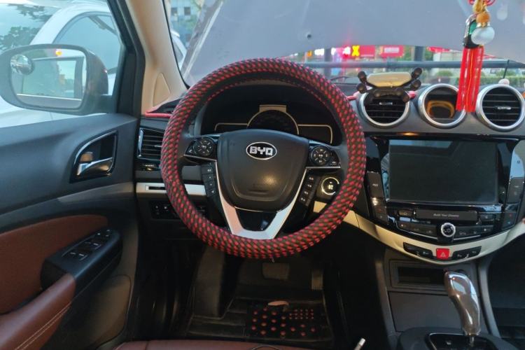 Used BYD S7 2015 2.0T Upgraded Automatic Luxury Version Steering Wheel