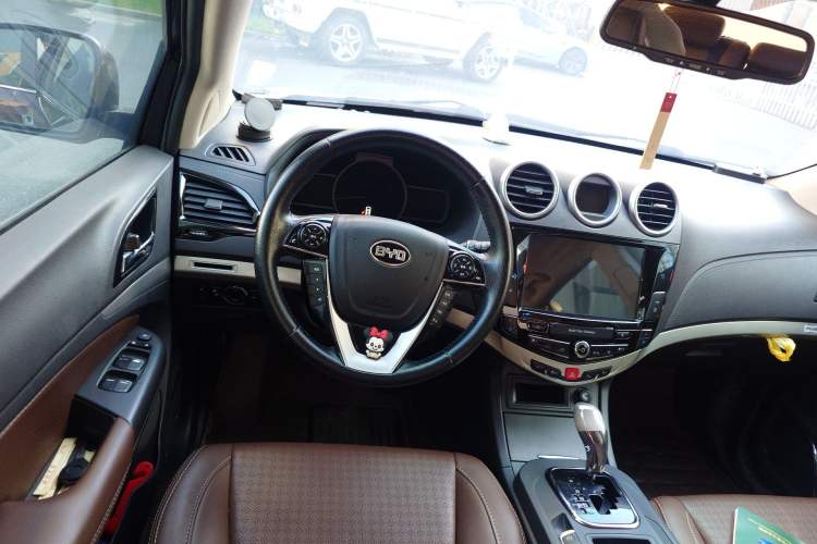 Used BYD S7 2015 2.0T Upgraded Automatic Luxury Version Steering Wheel