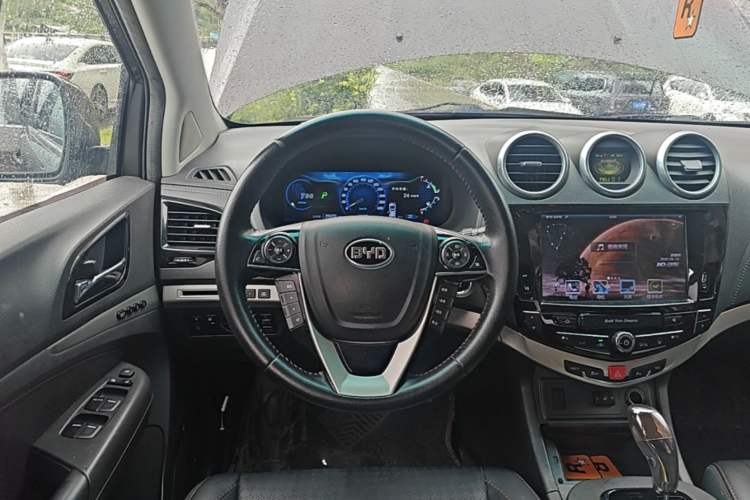 Used BYD S7 2015 2.0T Automatic Flagship Edition Steering Wheel