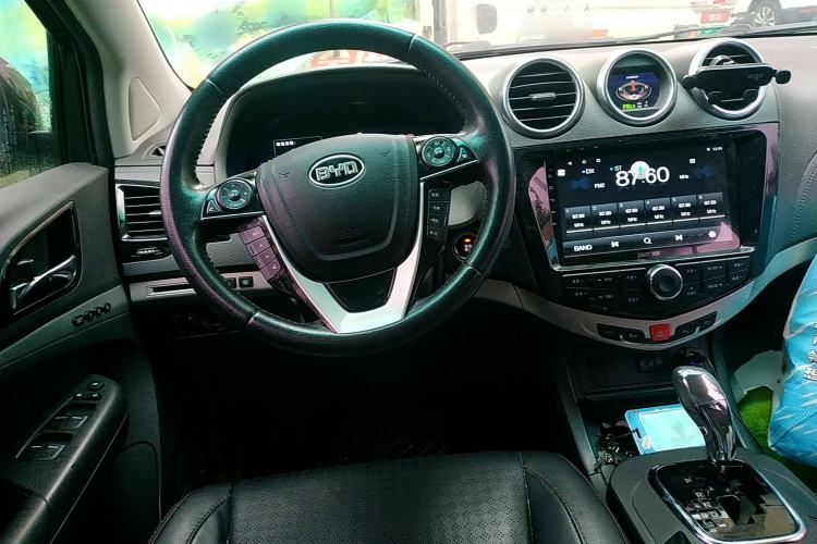 Used BYD S7 2015 2.0T Automatic Flagship Edition Steering Wheel