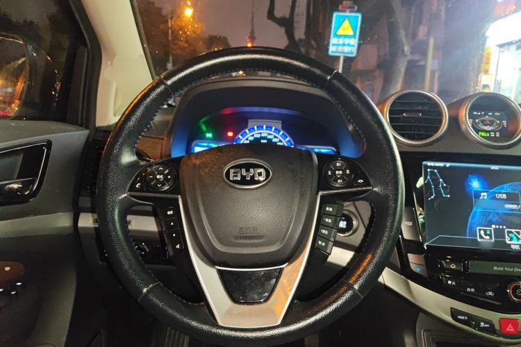 Used BYD S7 2015 2.0T Upgraded Automatic Luxury Version Steering Wheel