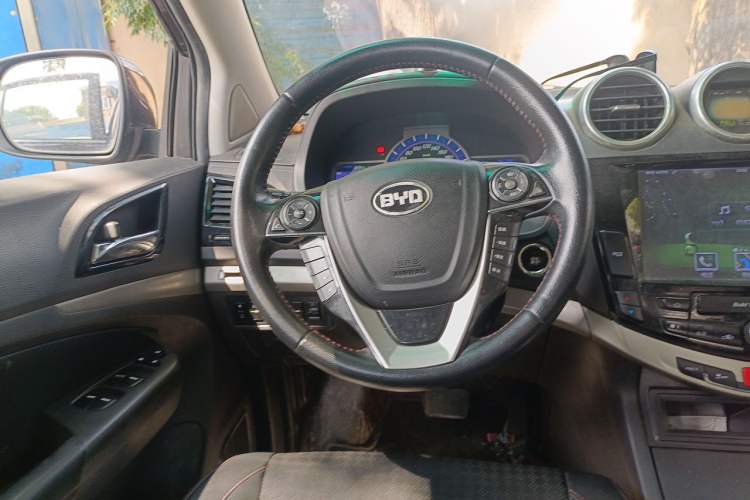Used BYD S7 2015 2.0T Automatic Prestige Model Steering Wheel