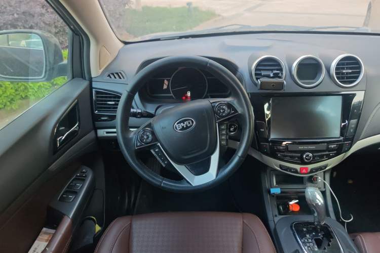 Used BYD S7 2015 2.0T Upgraded Automatic Luxury Version Steering Wheel