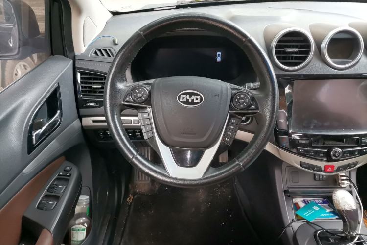 Used BYD S7 2015 2.0T Upgraded Automatic Flagship Version Steering Wheel