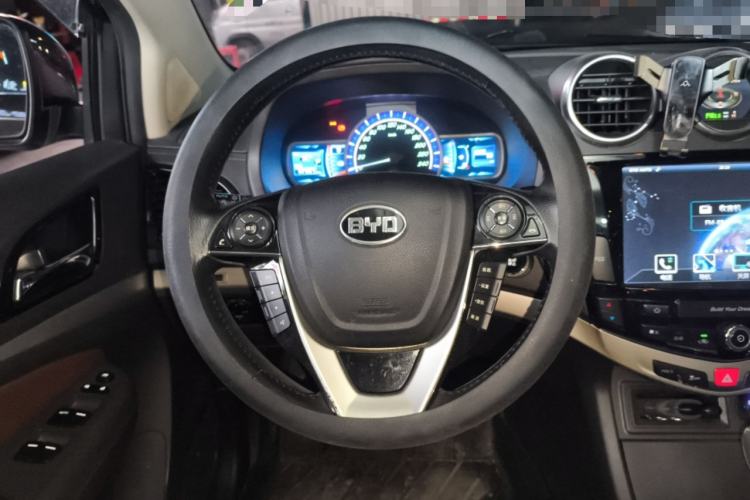 Used BYD S7 2015 2.0T Upgraded Automatic Luxury Version Steering Wheel