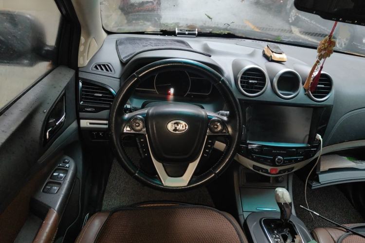 Used BYD S7 2015 2.0T Upgraded Automatic Luxury Version Steering Wheel