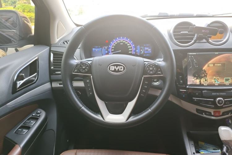 Used BYD S7 2015 2.0T Upgraded Automatic Luxury Version Steering Wheel