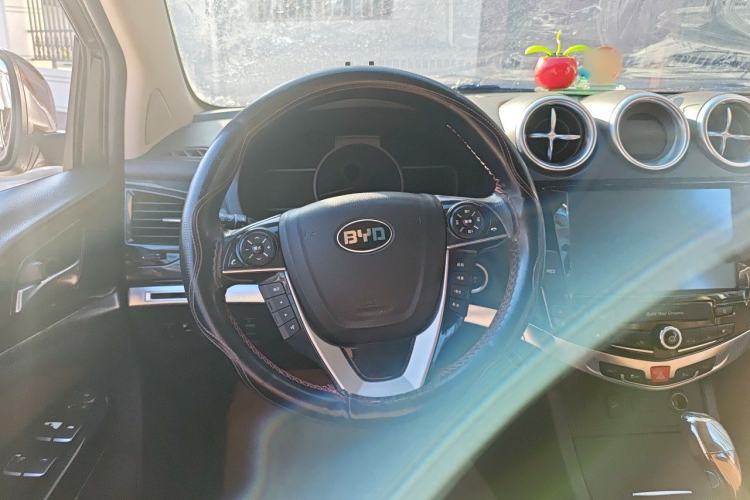 Used BYD S7 2015 2.0T Upgraded Automatic Luxury Version Steering Wheel