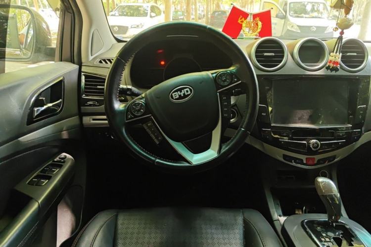 Used BYD S7 2015 2.0T Automatic Prestige Model Steering Wheel