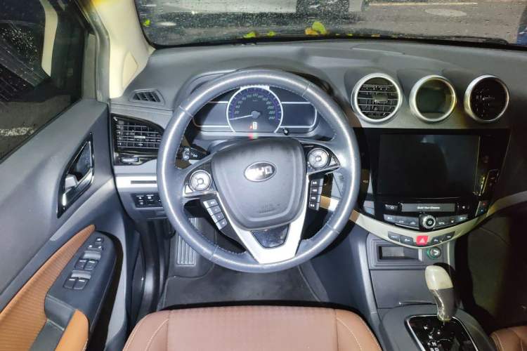 Used BYD S7 2015 2.0T Upgraded Automatic Luxury Version Steering Wheel