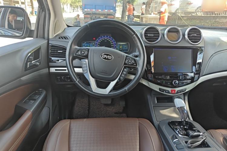 Used BYD S7 2015 2.0T Upgraded Automatic Luxury Version Steering Wheel