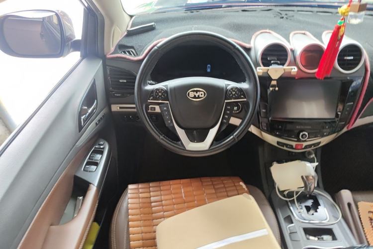 Used BYD S7 2015 2.0T Upgraded Automatic Flagship Version Steering Wheel