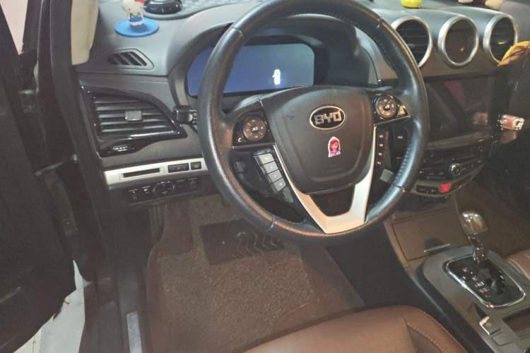 Used BYD S7 2015 2.0T Upgraded Automatic Flagship Version Steering Wheel