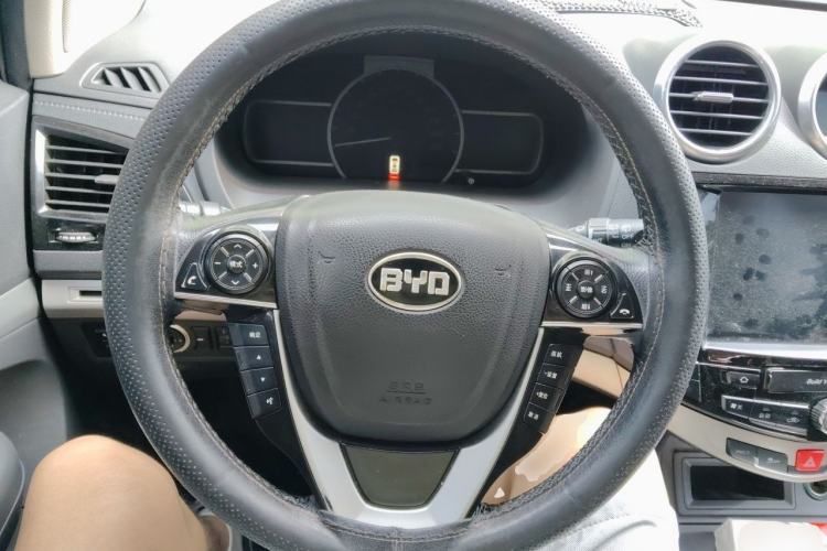 Used BYD S7 2015 2.0T Upgraded Automatic Luxury Version Steering Wheel