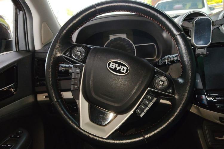 Used BYD S7 2015 2.0T Automatic Luxury Model Steering Wheel