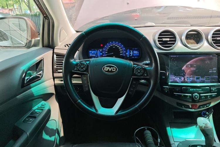 Used BYD S7 2015 2.0T Automatic Prestige Model Steering Wheel