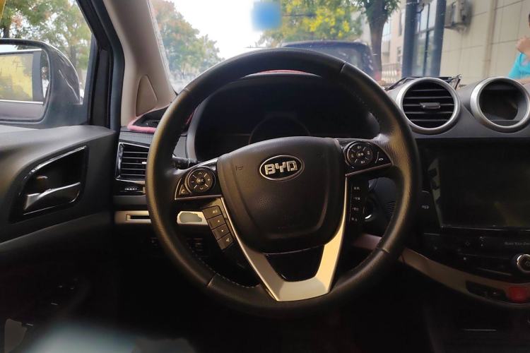 Used BYD S7 2015 2.0T Upgraded Automatic Luxury Version Steering Wheel