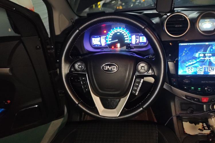 Used BYD S7 2015 2.0T Automatic Prestige Model Steering Wheel