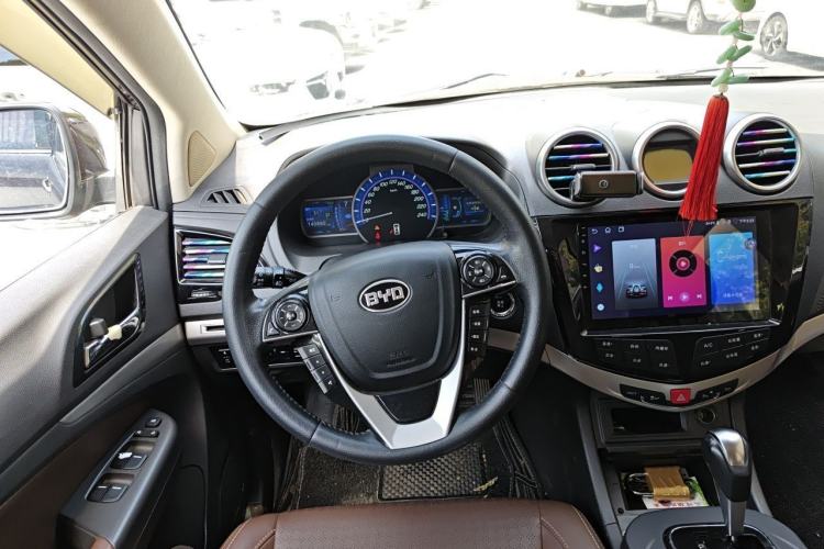 Used BYD S7 2015 2.0T Upgraded Automatic Luxury Version Steering Wheel
