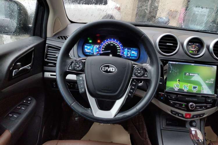 Used BYD S7 2015 2.0T Upgraded Automatic Luxury Version Steering Wheel