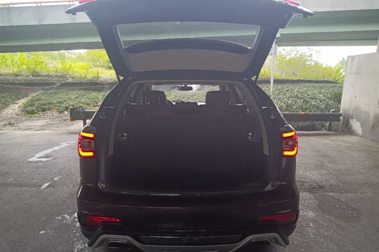 Used BYD S7 2015 2.0T Upgraded Automatic Luxury Version Trunk