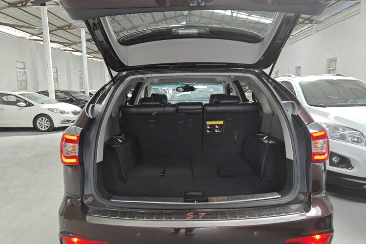 Used BYD S7 2015 2.0T Automatic Prestige Model Trunk