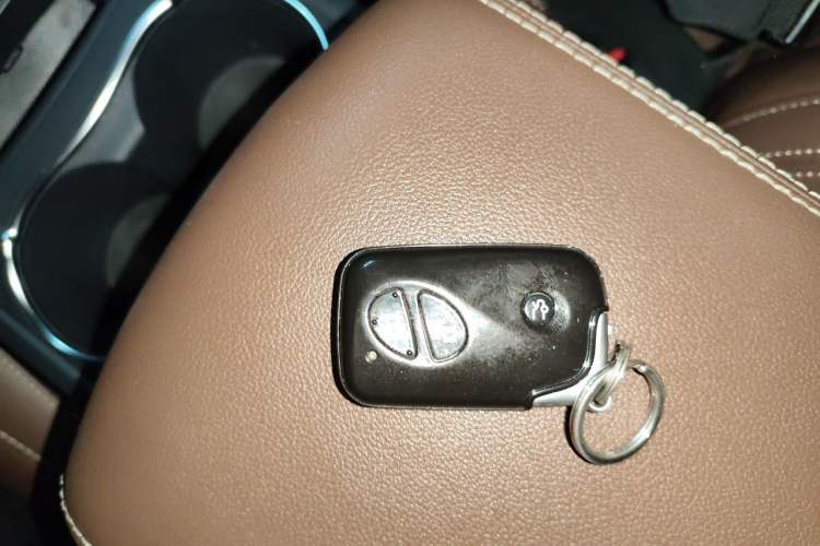 Used BYD S7 2015 2.0T Upgraded Automatic Luxury Version Vehicle Key
